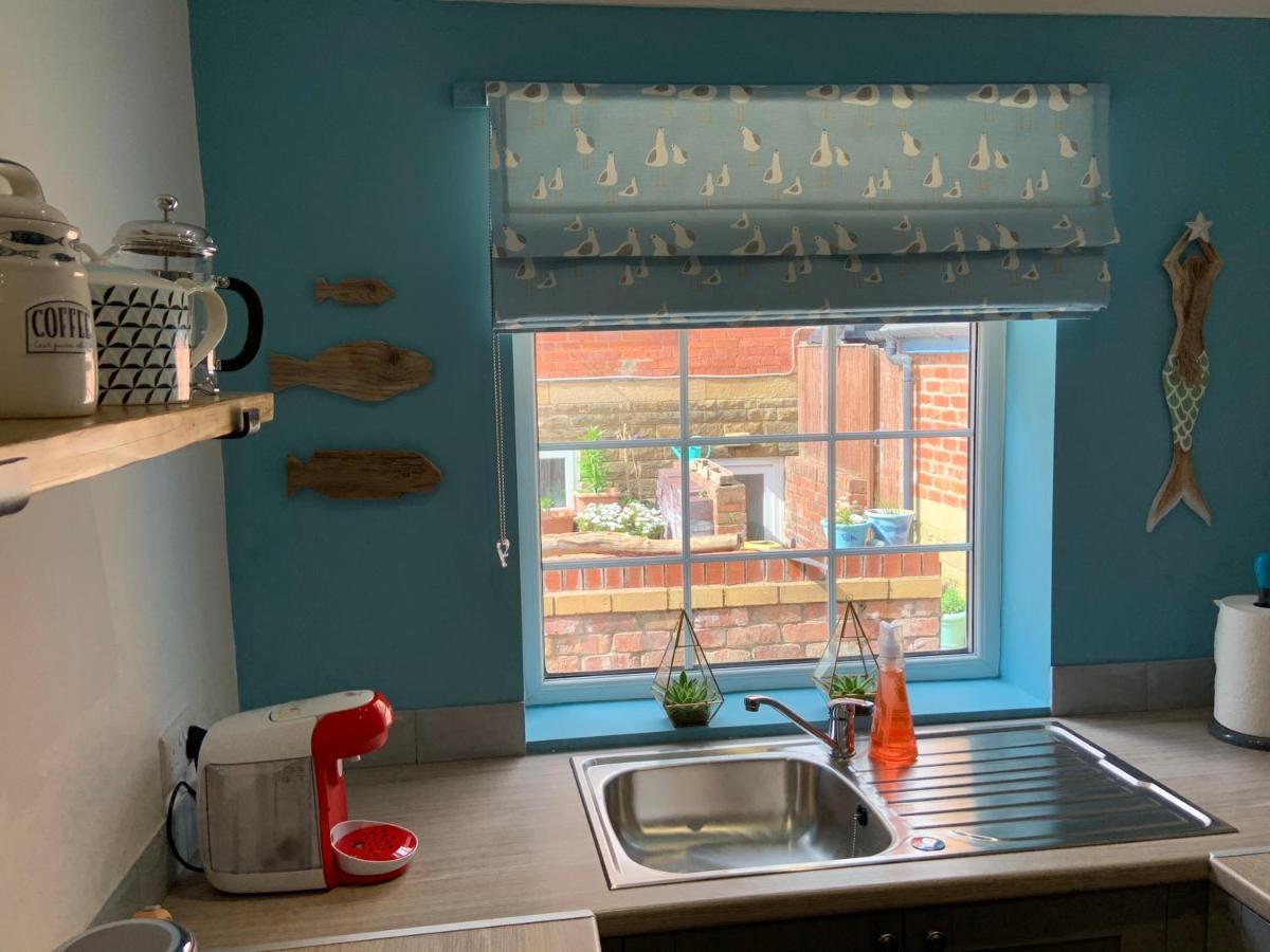 Beach Cottage Литам Сент Аннс Екстериор снимка